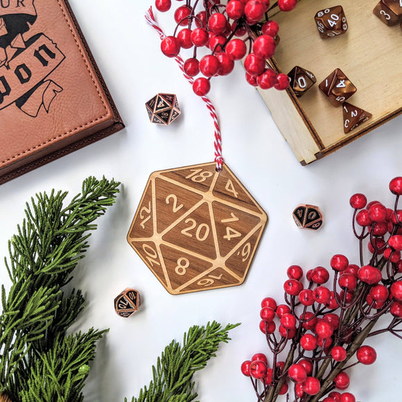 Wooden Ornament: D20 D&D Nat20 - Bards & Cards