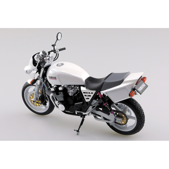 Aoshima: 1/12 Yamaha XJR400S with Custom Part Scale Model Kit #54 - Bards & Cards
