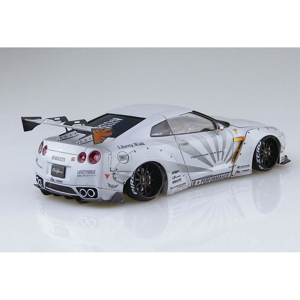 Aoshima: 1/24 LB-Works R35 GT-R Ver. 2 Scale Model Kit #10 - Bards & Cards