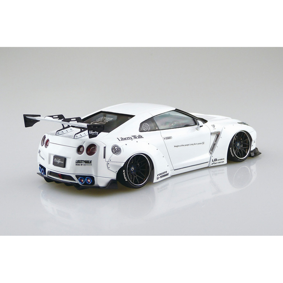 Aoshima: 1/24 LB-Works R35 GT-R Type 1.5 Scale Model Kit #11 - Bards & Cards