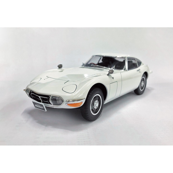 Aoshima: 1/24 TOYOTA MF10 2000GT '69 Scale Model Kit #01 - Bards & Cards