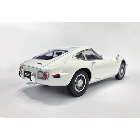 Aoshima: 1/24 TOYOTA MF10 2000GT '69 Scale Model Kit #01 - Bards & Cards