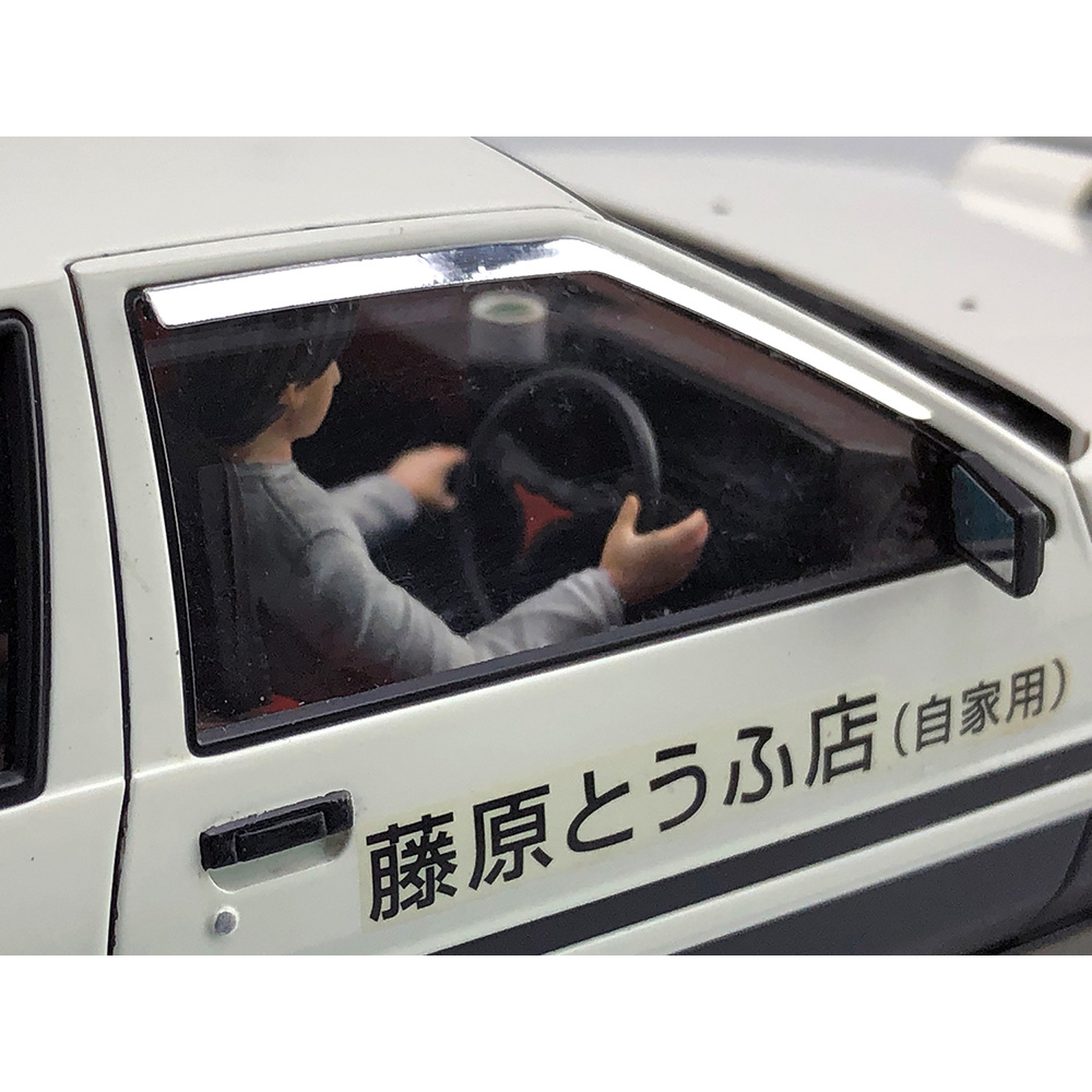 Aoshima: 1/24 Initial D - Takumi Fujiwara AE86 Trueno (Project D Ver.) with Driver Scale Model Kit #14