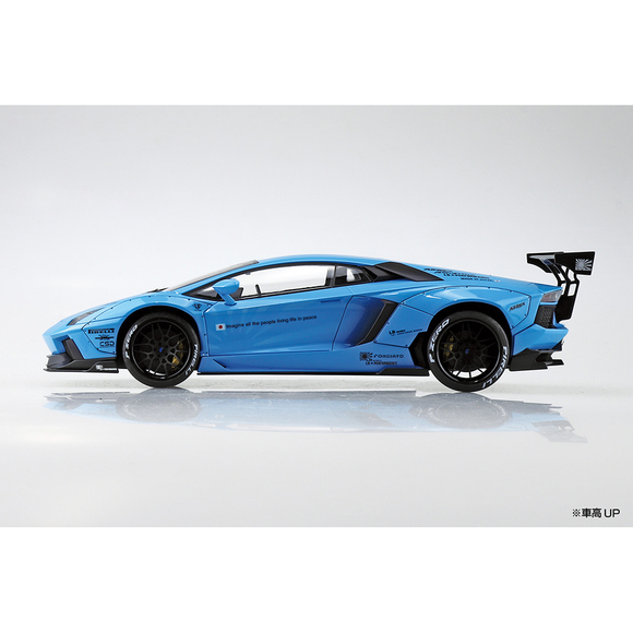 Aoshima: 1/24 LB-Works Lamborghini Aventador Ver. 1 Scale Model Kit #17 - Bards & Cards