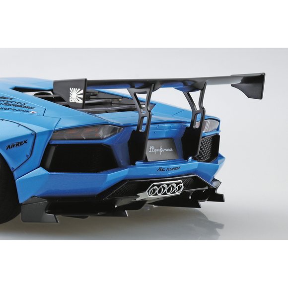 Aoshima: 1/24 LB-Works Lamborghini Aventador Ver. 1 Scale Model Kit #17 - Bards & Cards
