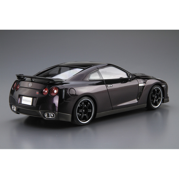 Aoshima: 1/24 NISSAN R35 GT-R Spec-V '09 Scale Model Kit #35 - Bards & Cards