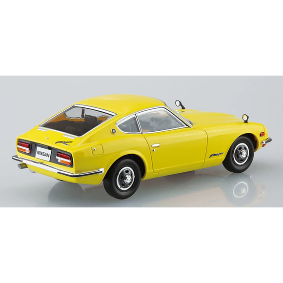 Aoshima: 1/32 The Snap Kit Nissan S30 Fairlady Z (Yellow) Scale Model Kit #13-C - Bards & Cards