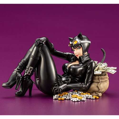 KOTOBUKIYA Bishoujo: DC Comics Catwoman Returns Statue - Bards & Cards